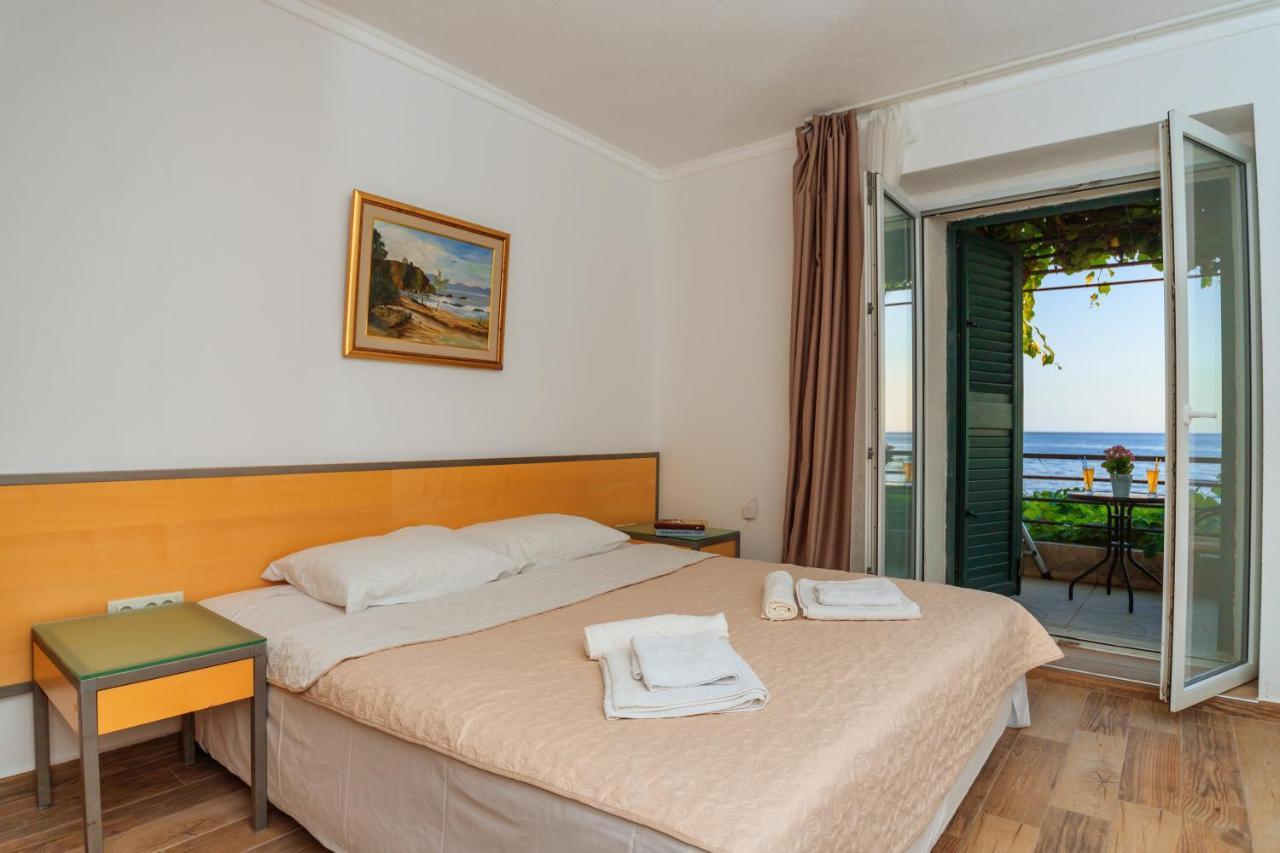 Hotel Savojo Petrovac Екстер'єр фото