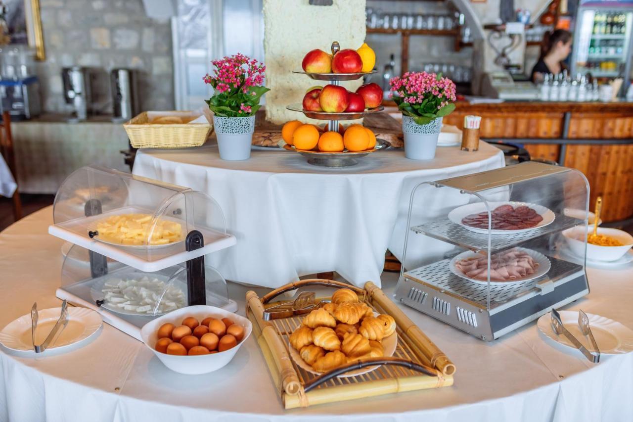 Hotel Savojo Petrovac Екстер'єр фото