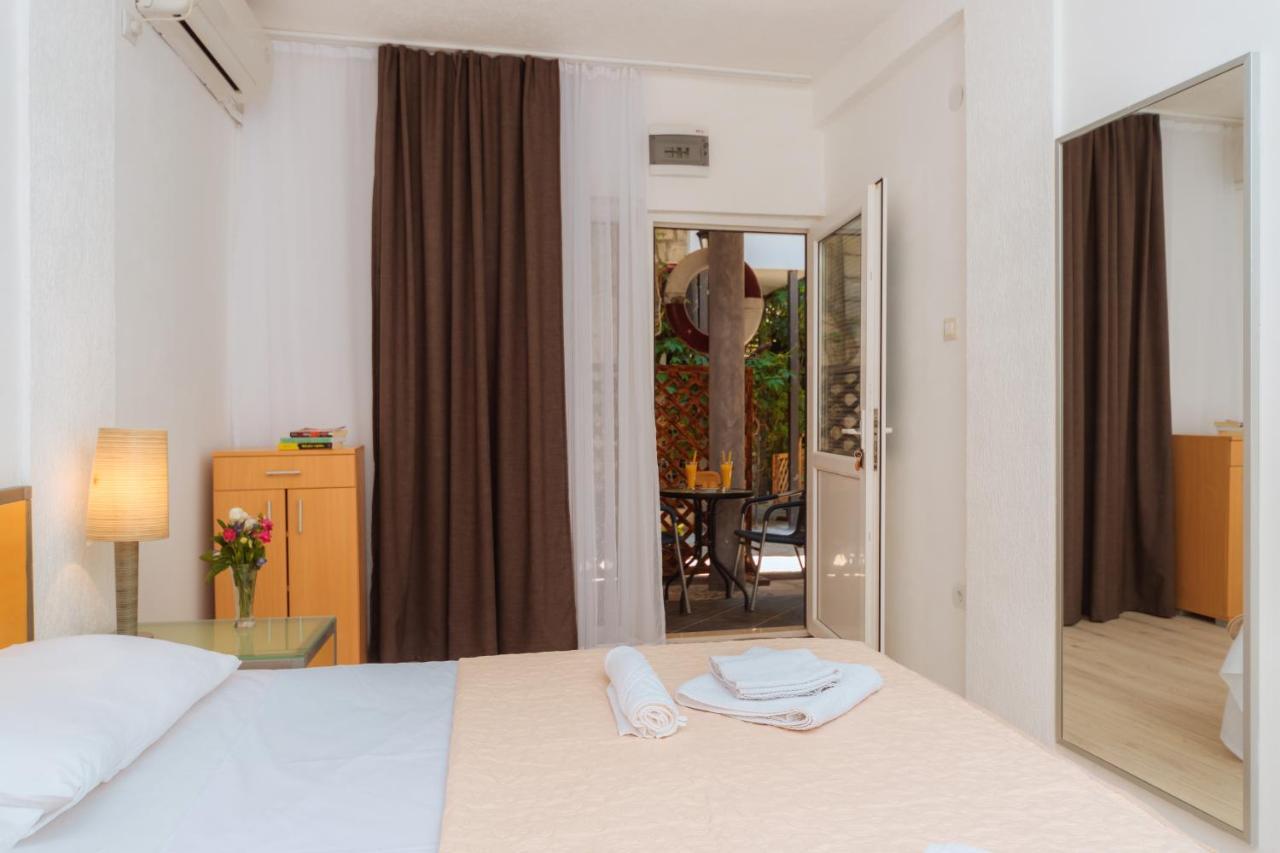 Hotel Savojo Petrovac Екстер'єр фото