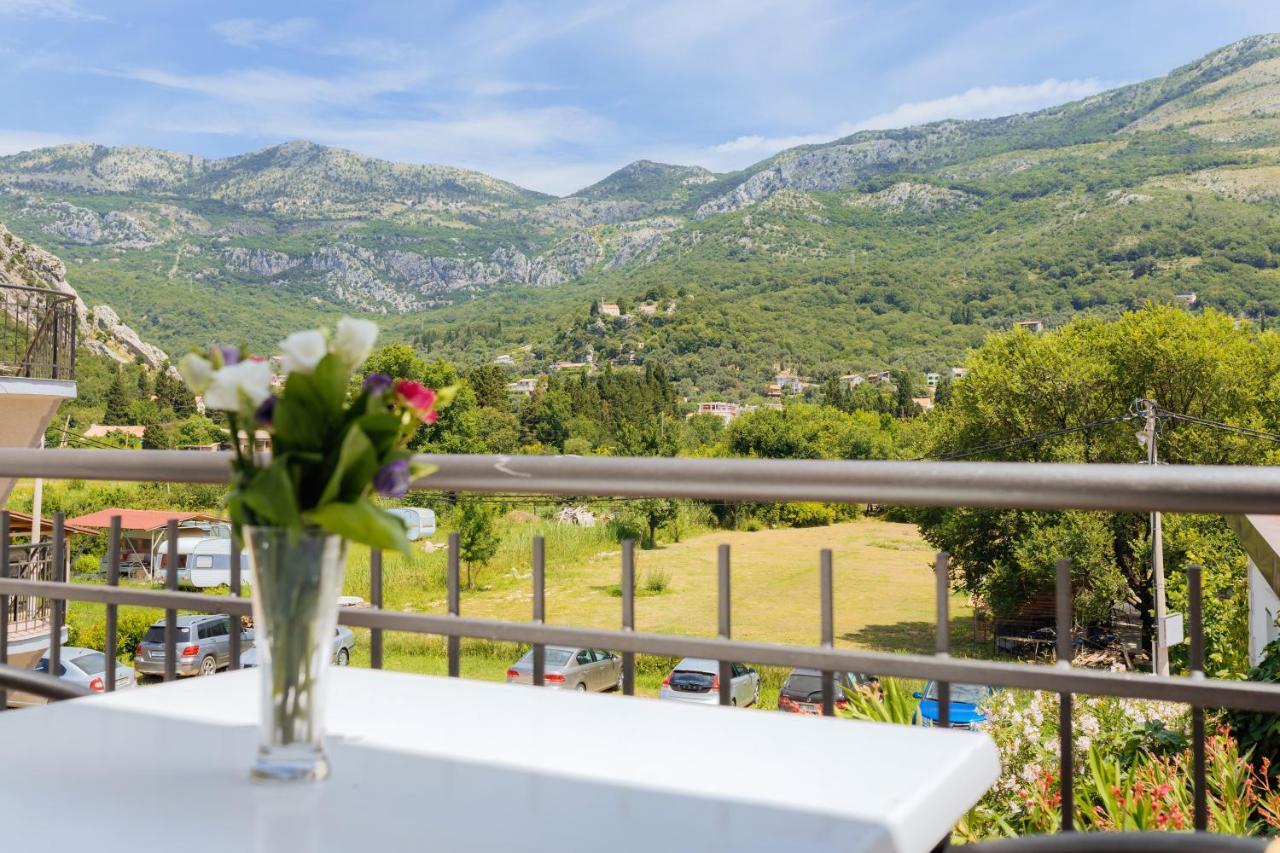 Hotel Savojo Petrovac Екстер'єр фото
