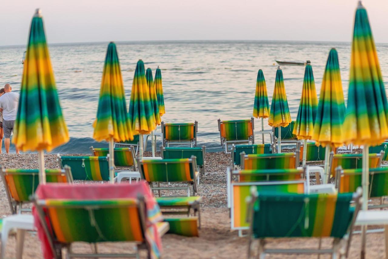 Hotel Savojo Petrovac Екстер'єр фото