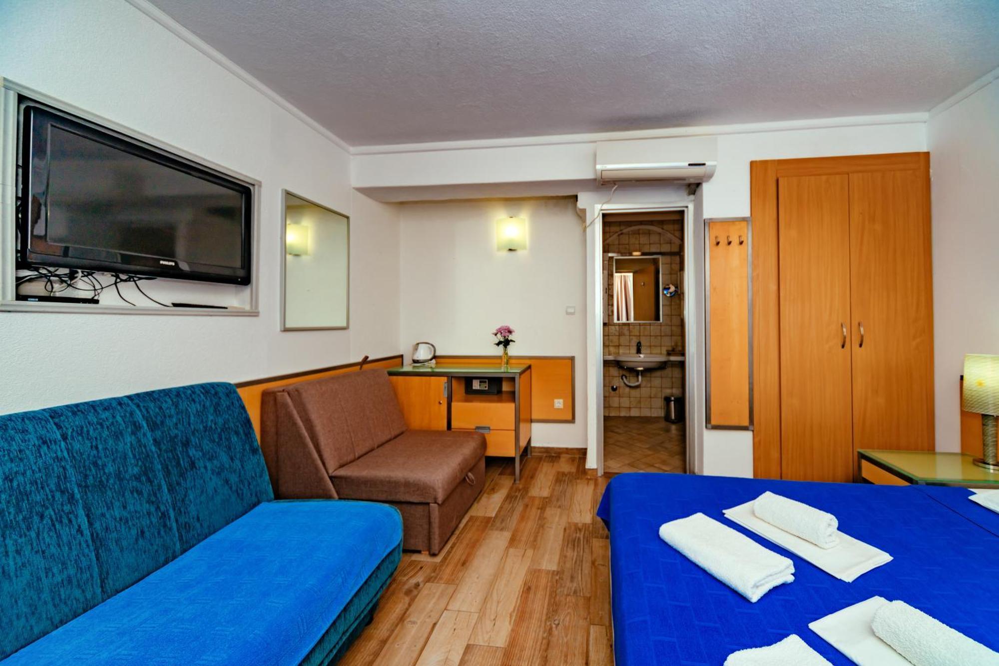 Hotel Savojo Petrovac Екстер'єр фото