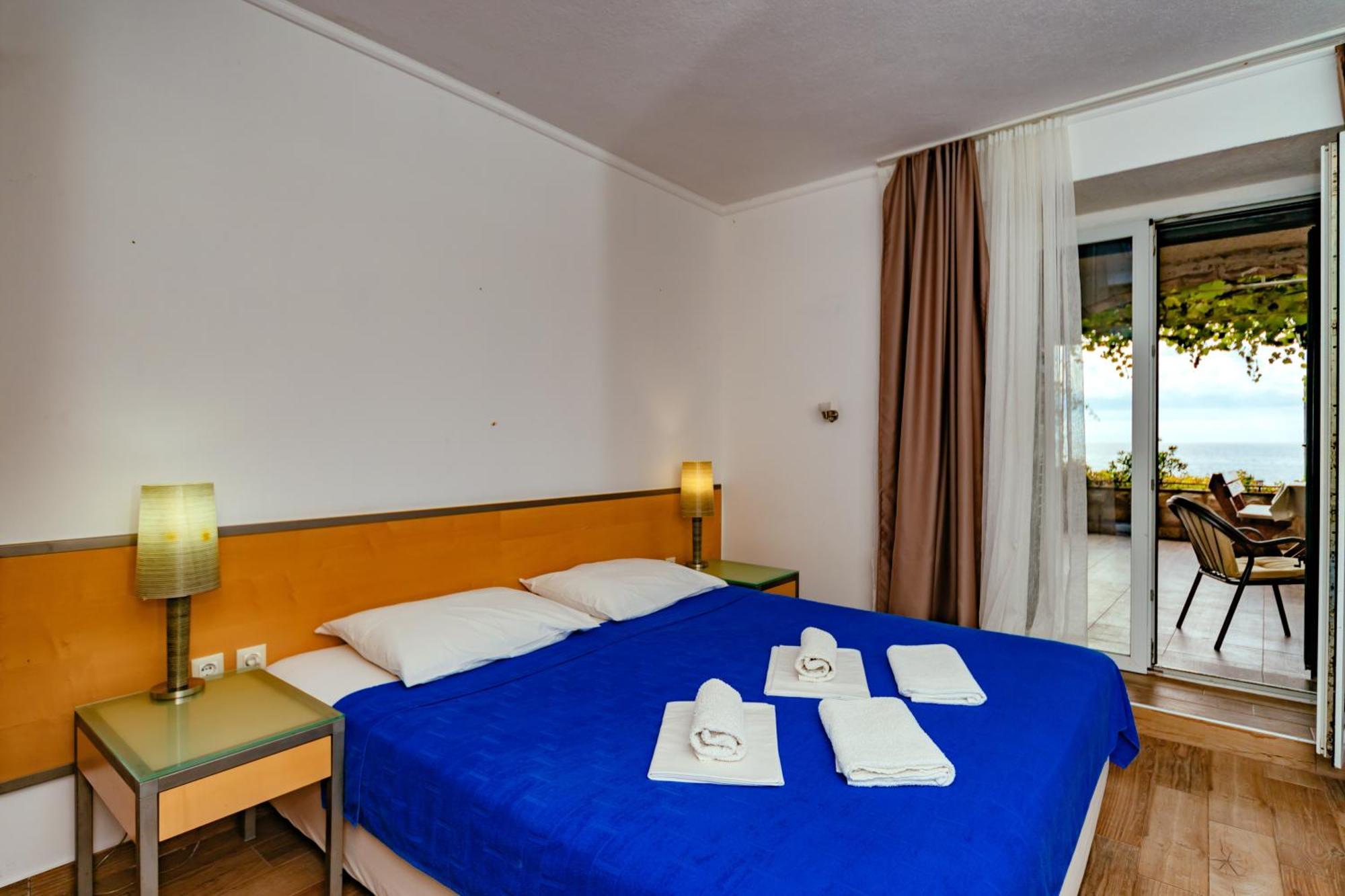 Hotel Savojo Petrovac Екстер'єр фото