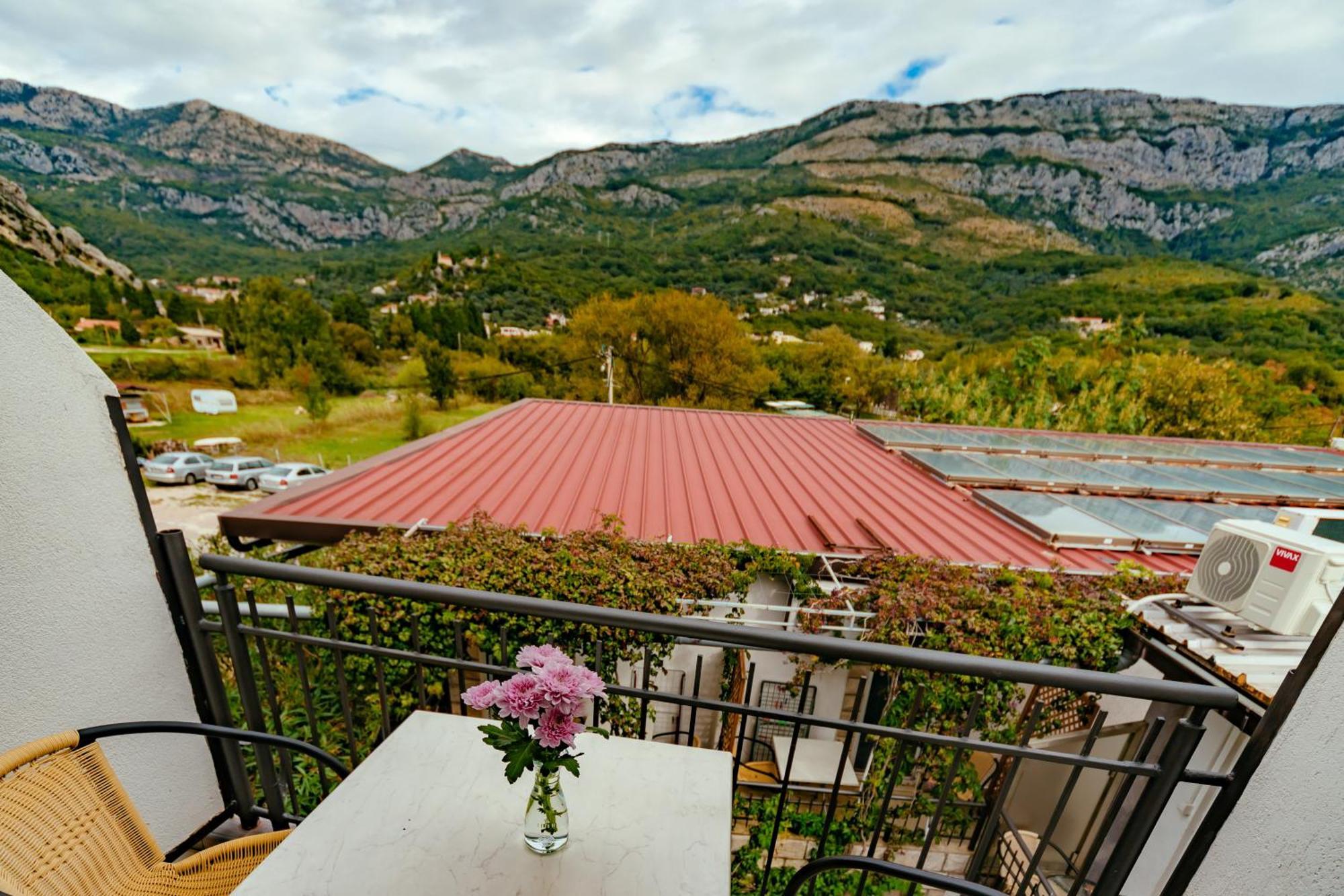 Hotel Savojo Petrovac Екстер'єр фото