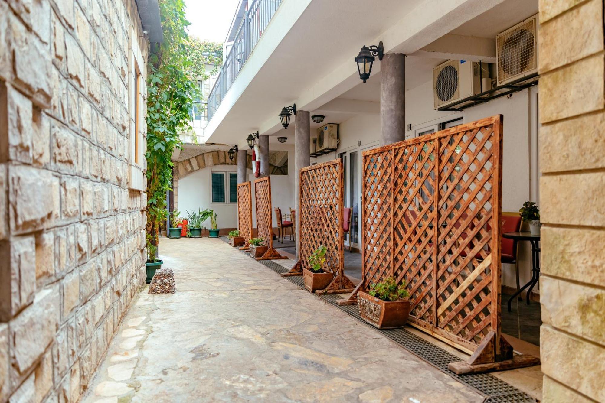 Hotel Savojo Petrovac Екстер'єр фото