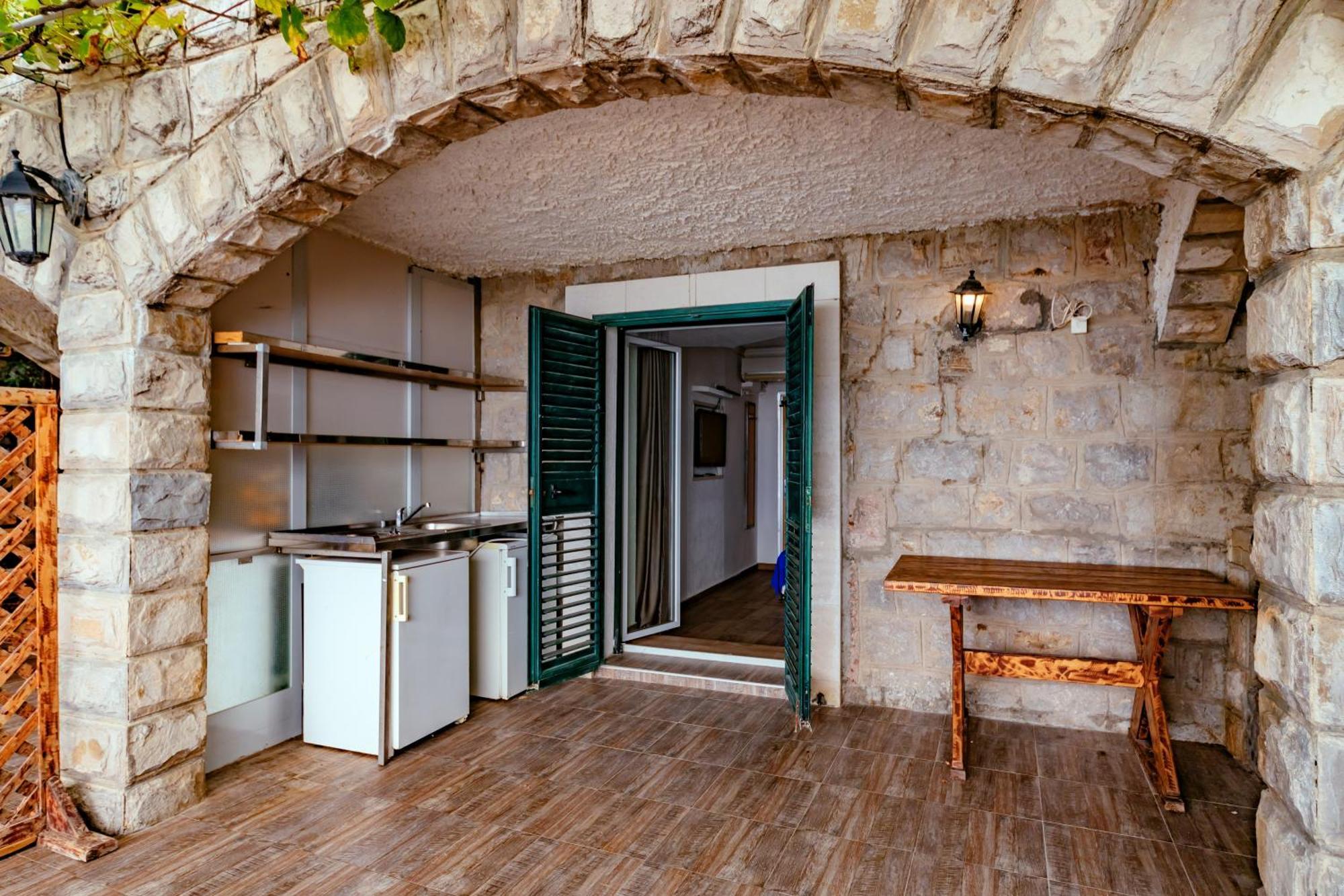 Hotel Savojo Petrovac Екстер'єр фото