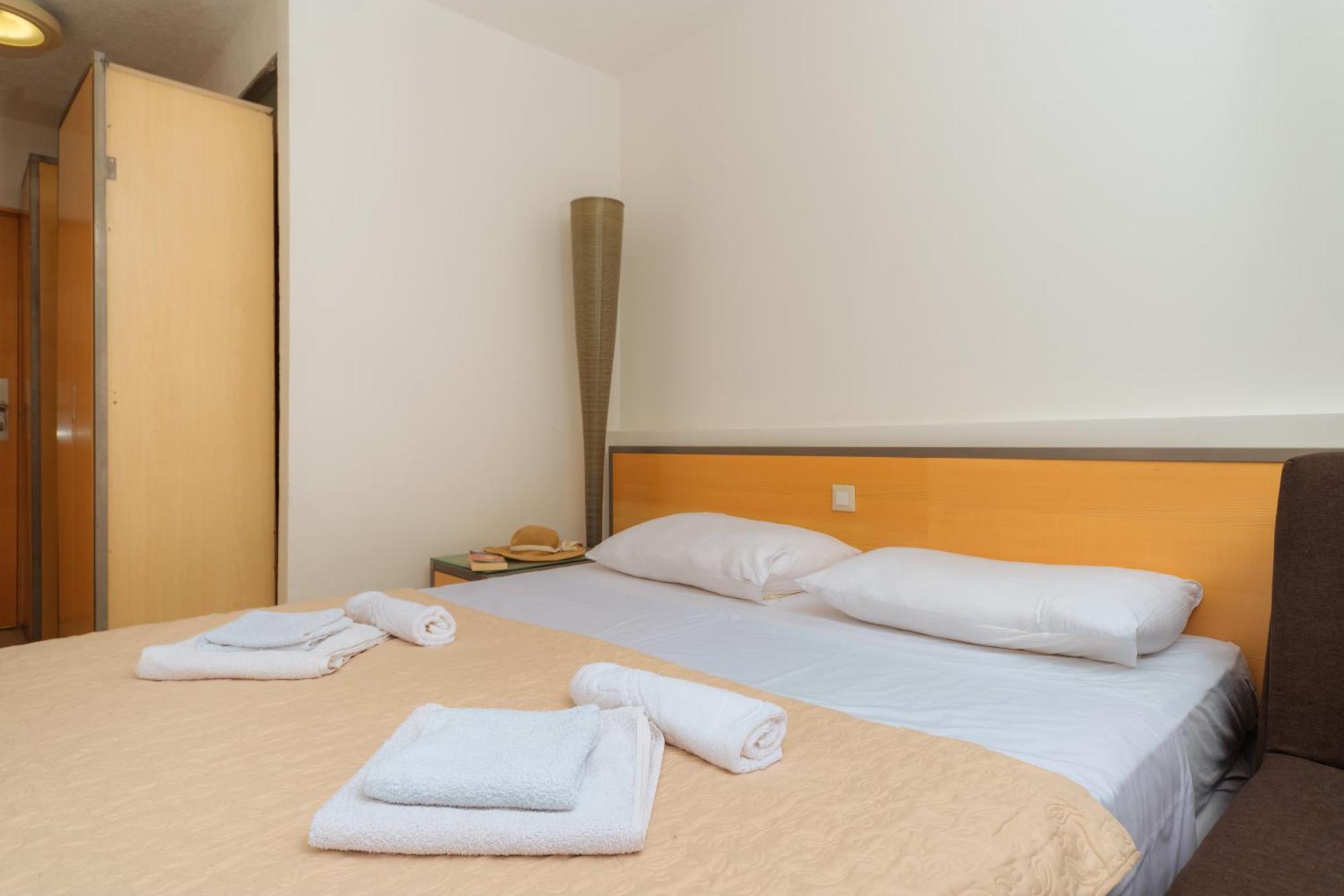 Hotel Savojo Petrovac Екстер'єр фото