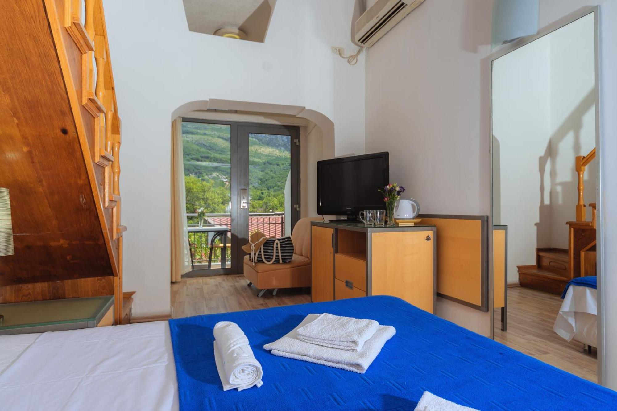 Hotel Savojo Petrovac Екстер'єр фото
