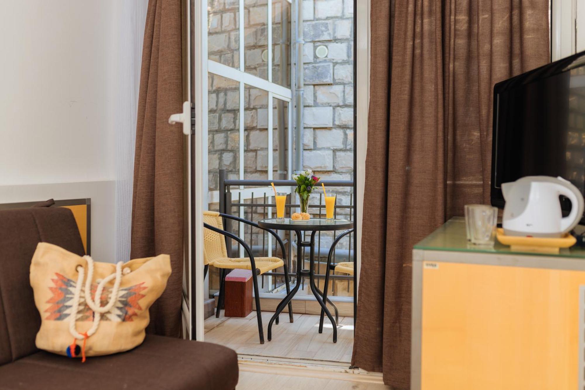 Hotel Savojo Petrovac Екстер'єр фото
