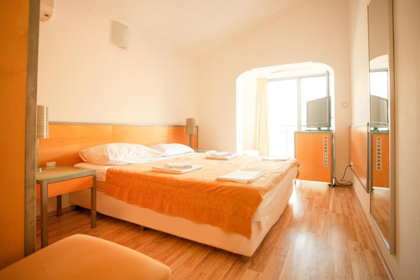 Hotel Savojo Petrovac Екстер'єр фото